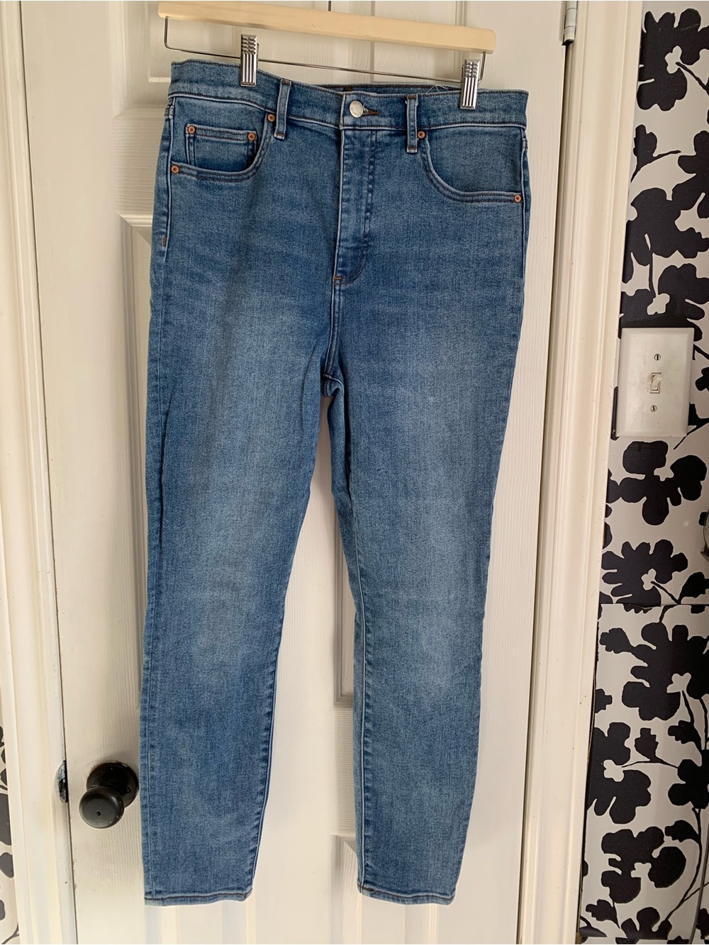 Aritzia Denim Forum The Lola High Rise Skinny Jeans essential